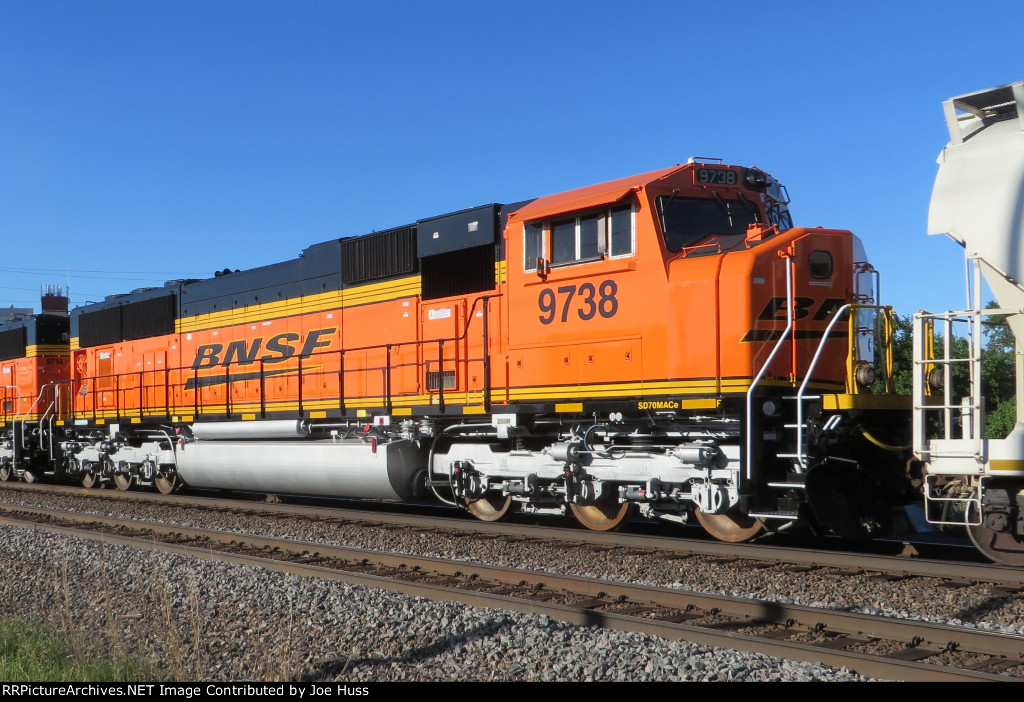 BNSF 9738